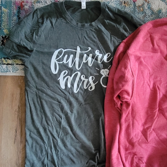 Future Mrs 2023 crew Sweatshirt and shirt large Crewneck - Picture 2 of 5